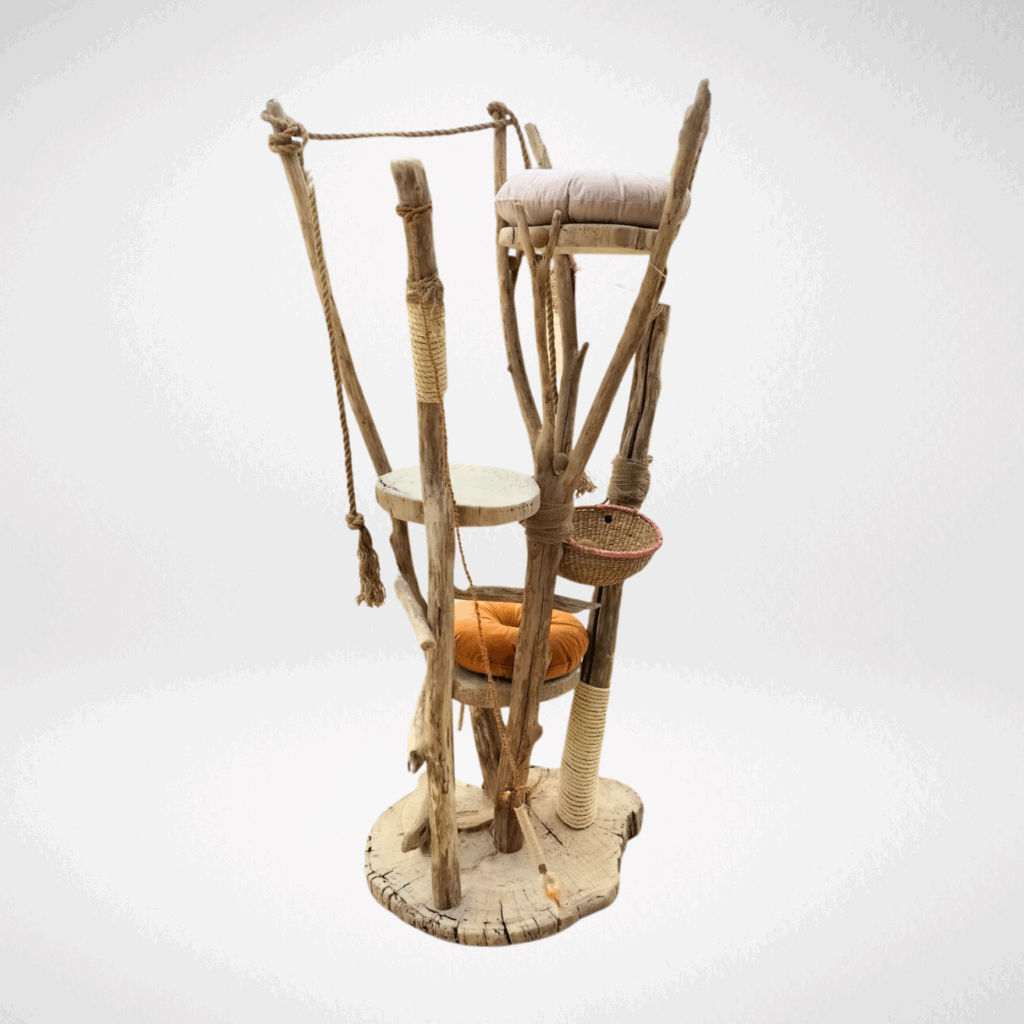 Arbre à chat en bois flotté artisanal